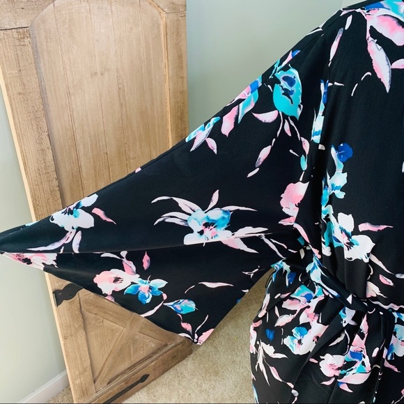 Lane Bryant Belted Floral Top Size 26/28 - Picture 3 of 7